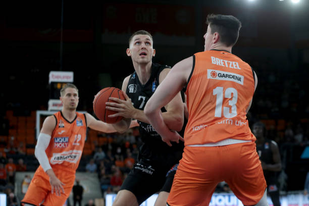 与此同时 与此同时