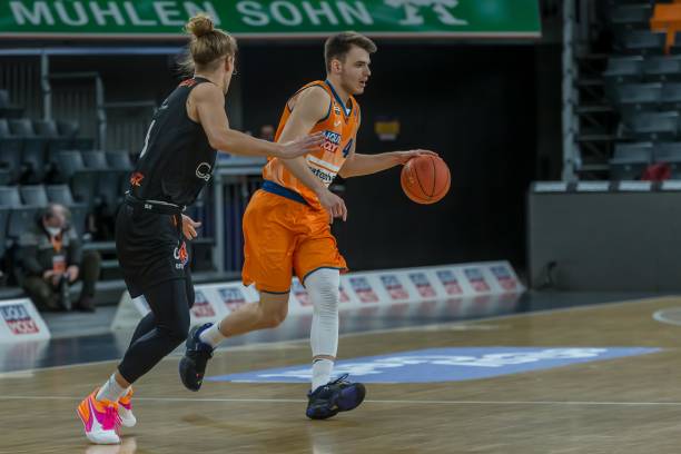 终熠熠生辉 终熠熠生辉